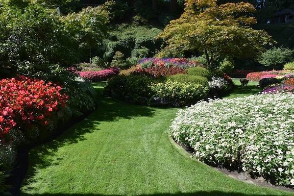 Comment créer un jardin privé d'exception en employant un paysagiste à Bidart ?